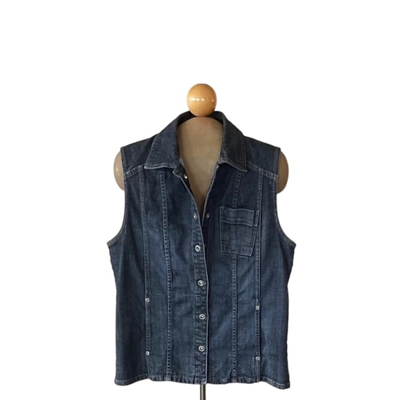 CHICO’S Platinum Denim Vest size 1 MED BLUE Wash Front & Side Pockets LIKE NEW! - Picture 3 of 9